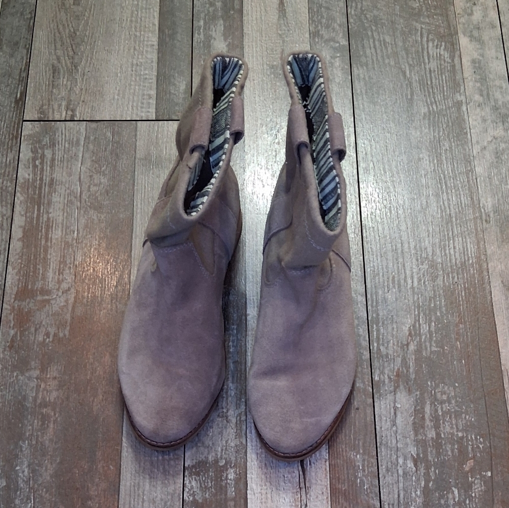 Toms Women's Taupe Suede Light Academia Boots Size 7.5 - Picture 10 of 10